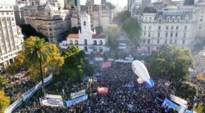 La Unión de usuarios y Consumidores en la Marcha Federal: defendemos la educación pública y gratuita