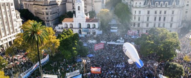 La Unión de usuarios y Consumidores en la Marcha Federal: defendemos la educación pública y gratuita